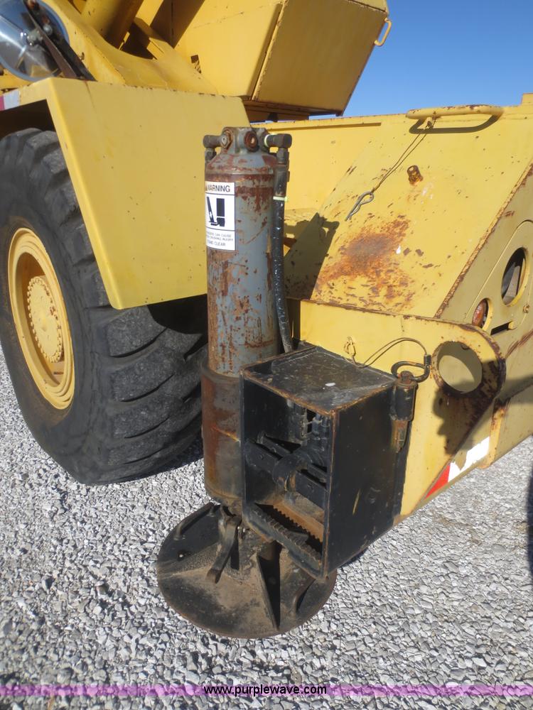 image for item F6844 1990 Lorain LRT275D crane