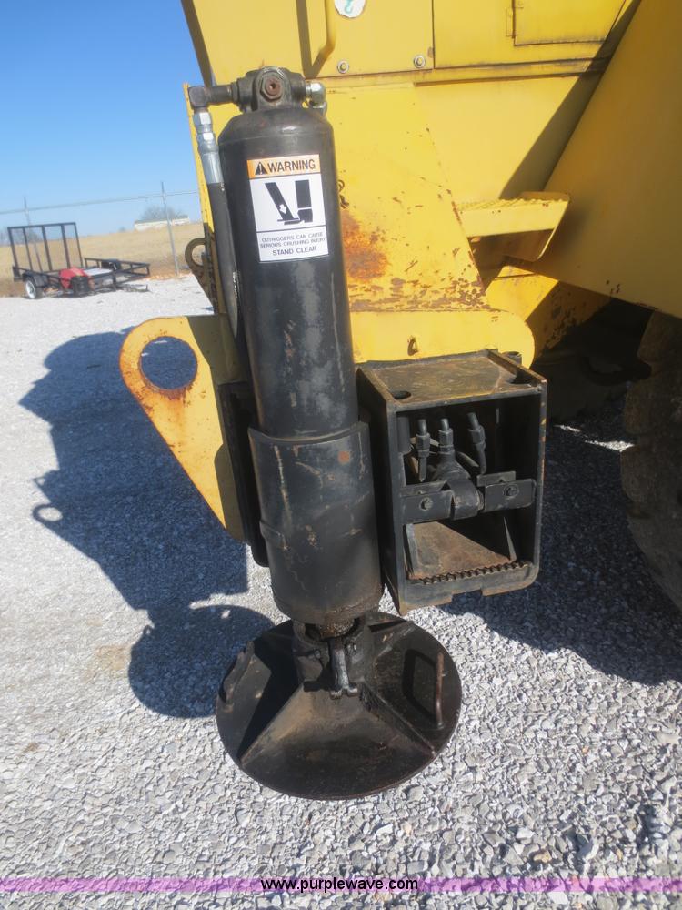 image for item F6844 1990 Lorain LRT275D crane