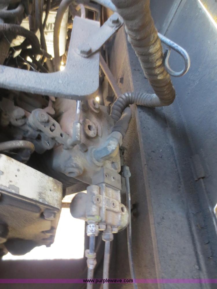 image for item F6844 1990 Lorain LRT275D crane