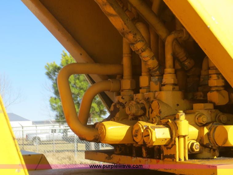 image for item F6844 1990 Lorain LRT275D crane