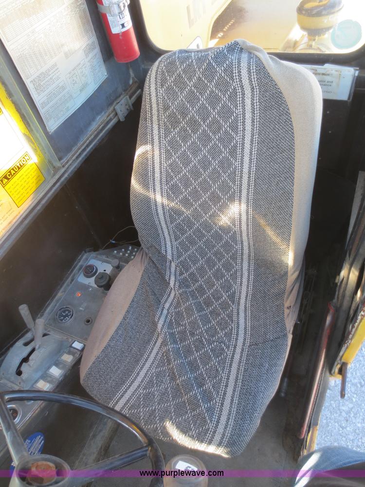 image for item F6844 1990 Lorain LRT275D crane