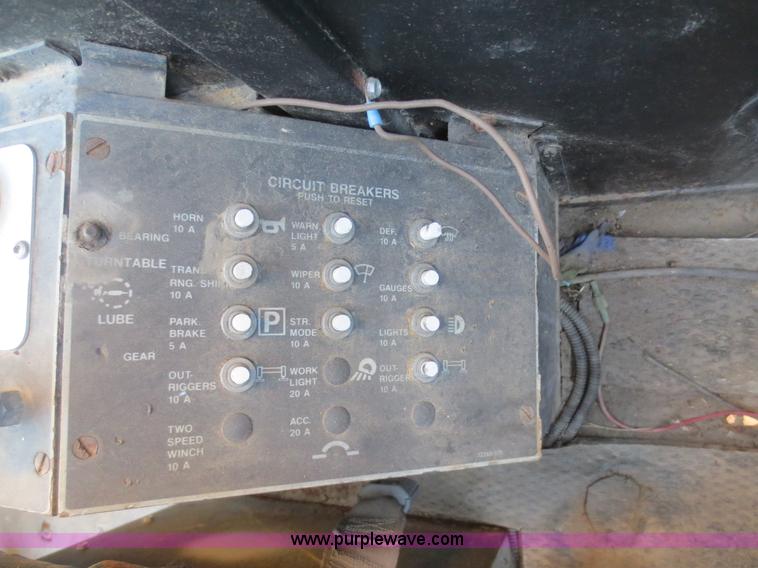 image for item F6844 1990 Lorain LRT275D crane