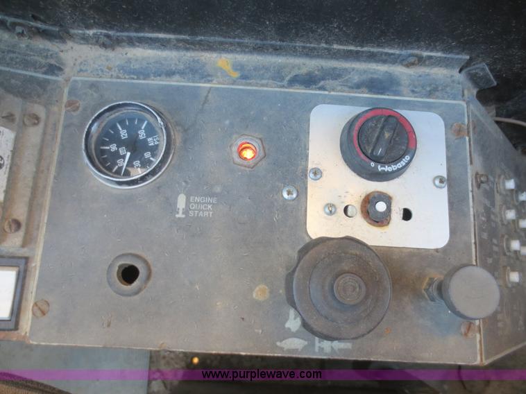 image for item F6844 1990 Lorain LRT275D crane