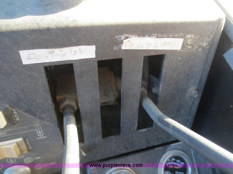 image for item F6844 1990 Lorain LRT275D crane