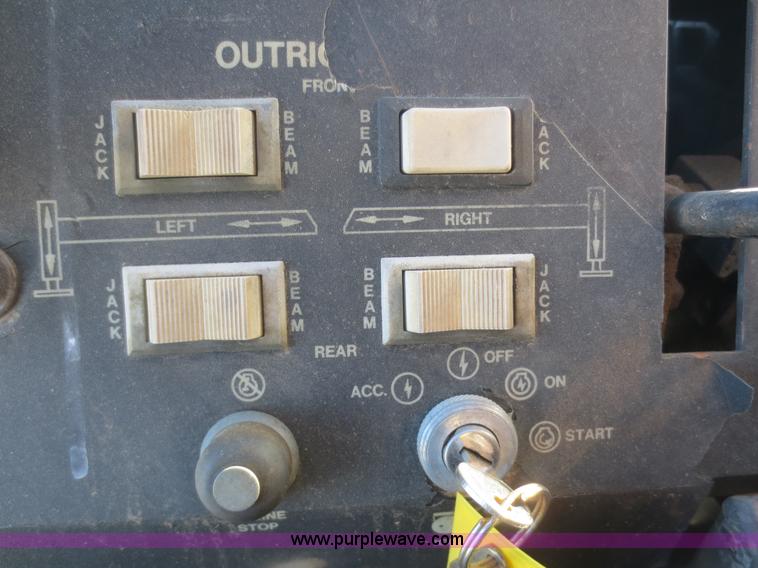 image for item F6844 1990 Lorain LRT275D crane