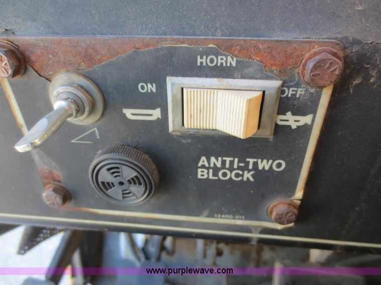 image for item F6844 1990 Lorain LRT275D crane