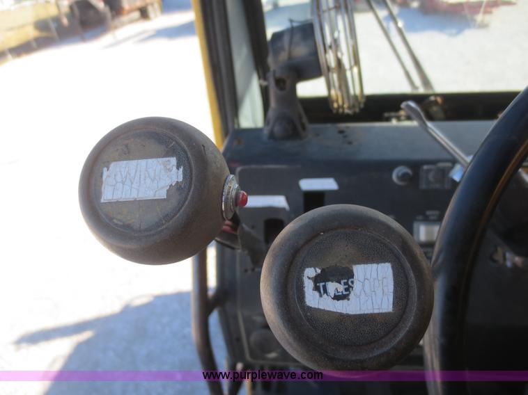 image for item F6844 1990 Lorain LRT275D crane