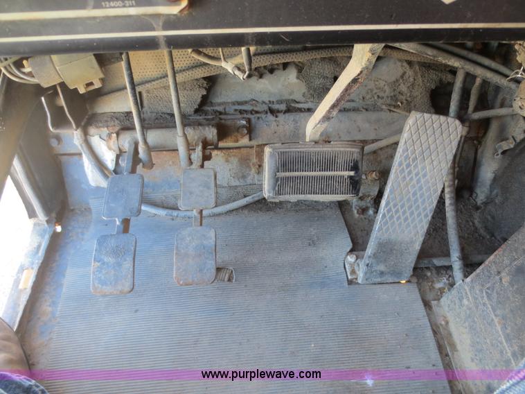 image for item F6844 1990 Lorain LRT275D crane