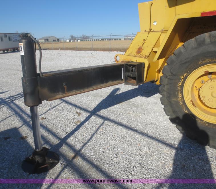 image for item F6844 1990 Lorain LRT275D crane