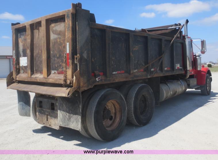 image for item F6850 1994 Freightliner Classic XL dump truck