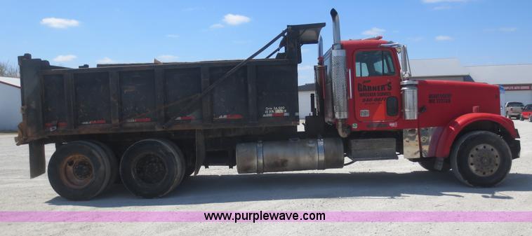 image for item F6850 1994 Freightliner Classic XL dump truck
