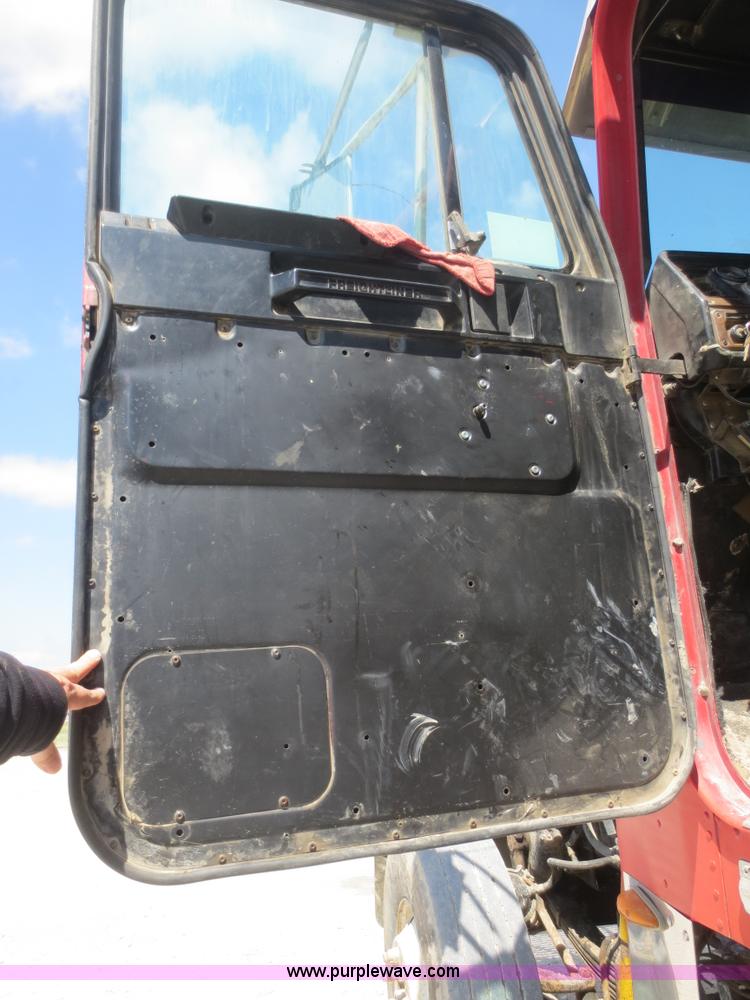 image for item F6850 1994 Freightliner Classic XL dump truck