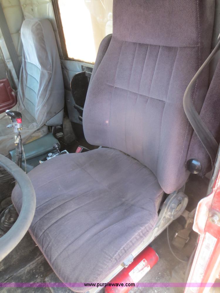 image for item F6850 1994 Freightliner Classic XL dump truck