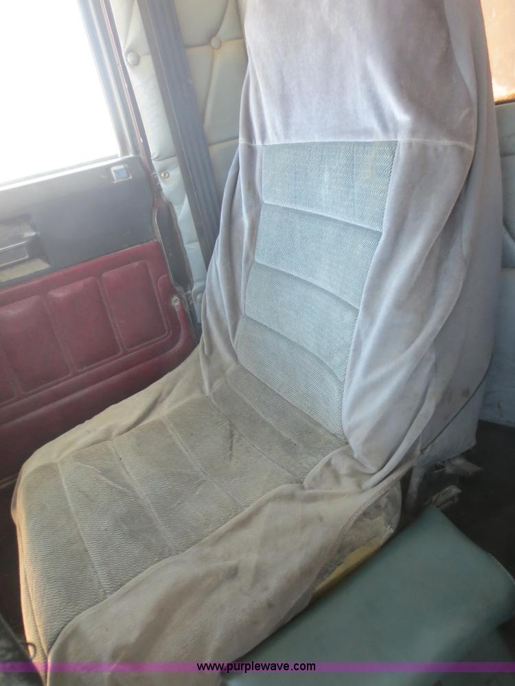 image for item F6850 1994 Freightliner Classic XL dump truck