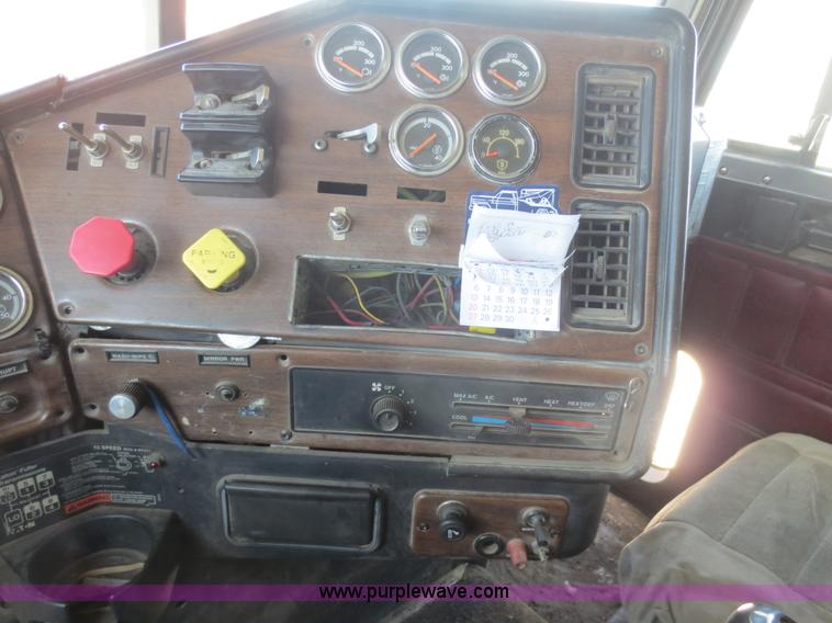 image for item F6850 1994 Freightliner Classic XL dump truck