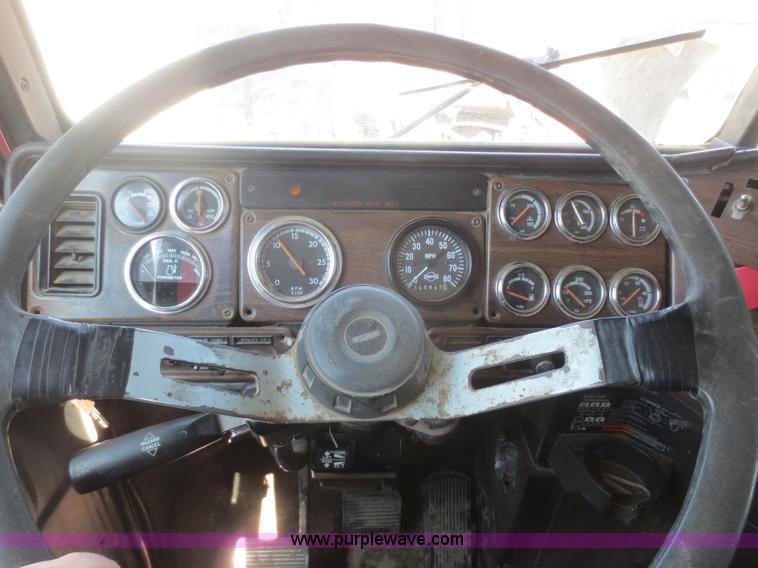 image for item F6850 1994 Freightliner Classic XL dump truck