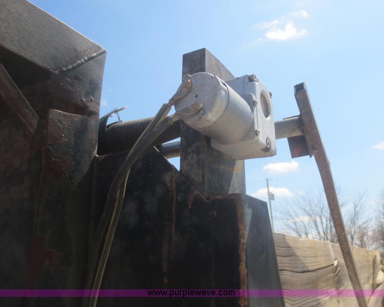 image for item F6850 1994 Freightliner Classic XL dump truck