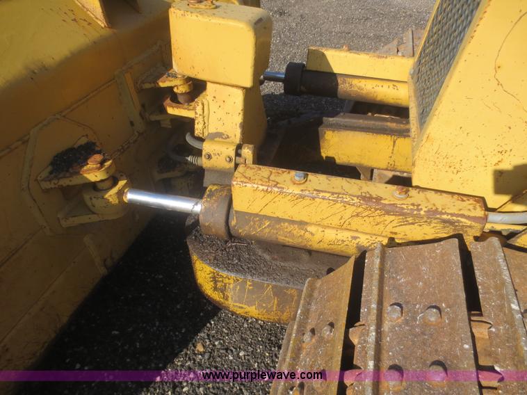 image for item F6851 1991 Caterpillar D4C dozer