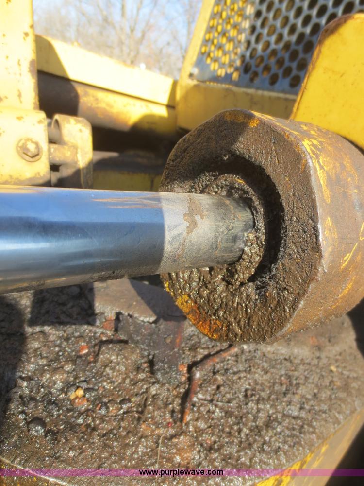 image for item F6851 1991 Caterpillar D4C dozer