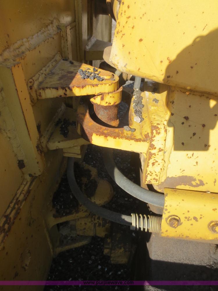 image for item F6851 1991 Caterpillar D4C dozer