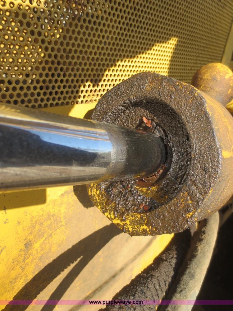 image for item F6851 1991 Caterpillar D4C dozer