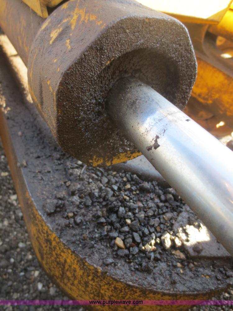 image for item F6851 1991 Caterpillar D4C dozer