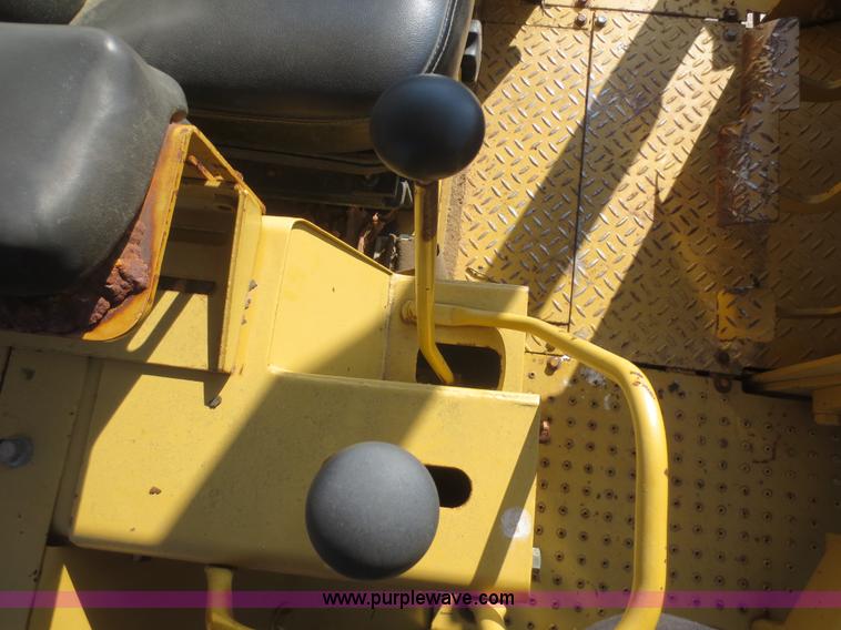 image for item F6851 1991 Caterpillar D4C dozer