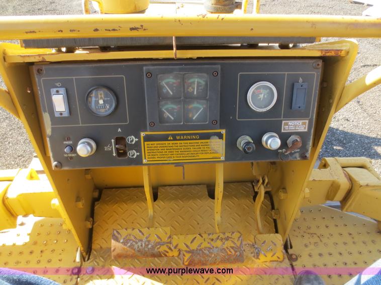 image for item F6851 1991 Caterpillar D4C dozer