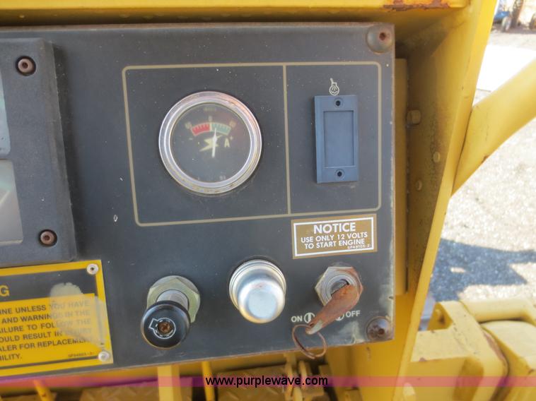 image for item F6851 1991 Caterpillar D4C dozer