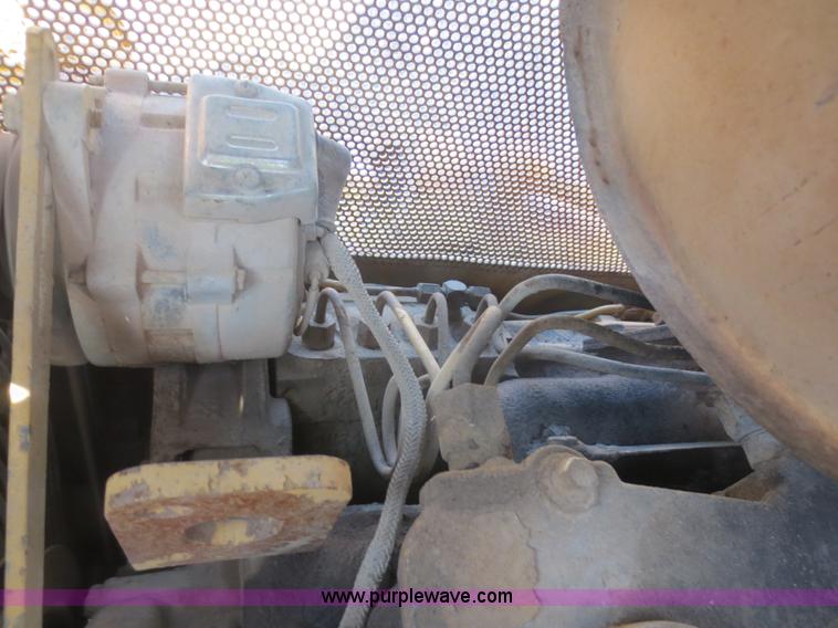 image for item F6851 1991 Caterpillar D4C dozer