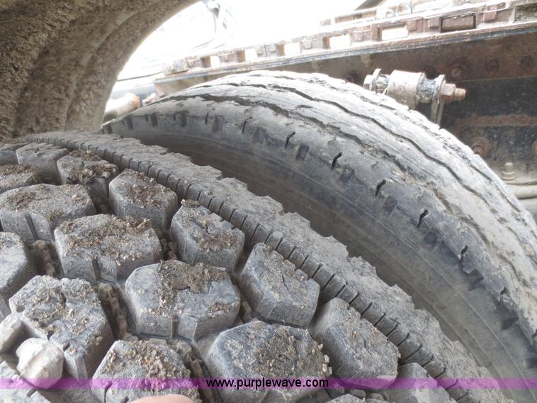 image for item F6852 1999 Freightliner FLD semi truck