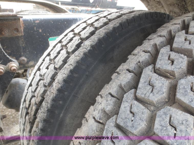 image for item F6852 1999 Freightliner FLD semi truck