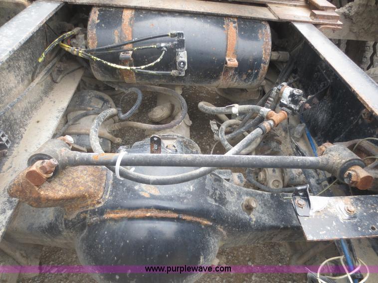 image for item F6852 1999 Freightliner FLD semi truck