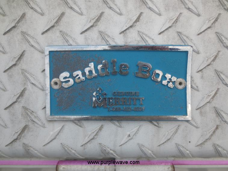 image for item F6852 1999 Freightliner FLD semi truck