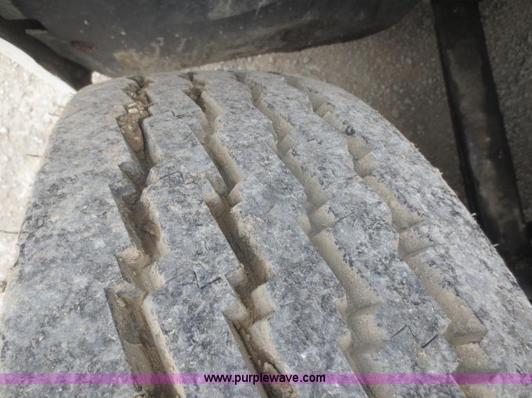 image for item F6852 1999 Freightliner FLD semi truck