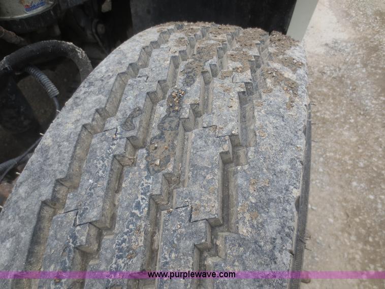 image for item F6852 1999 Freightliner FLD semi truck