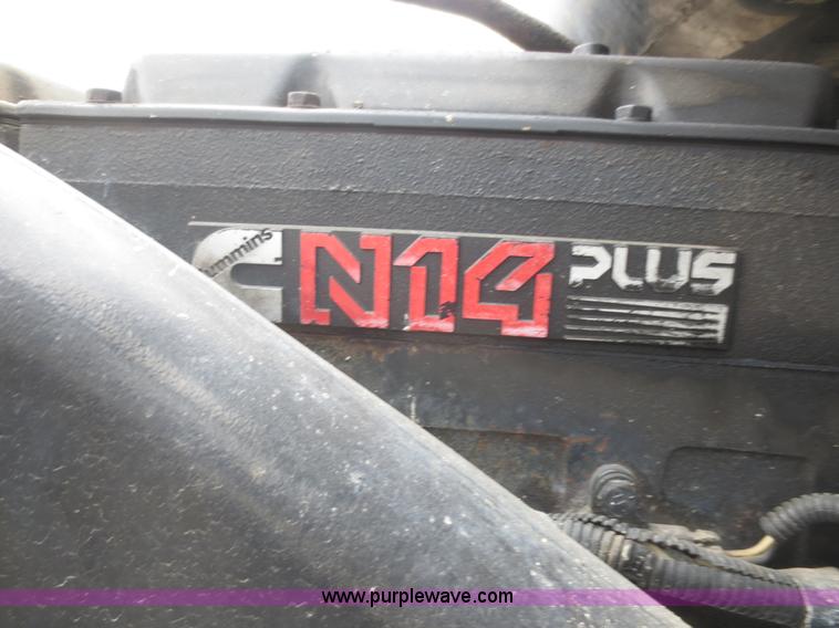 image for item F6852 1999 Freightliner FLD semi truck