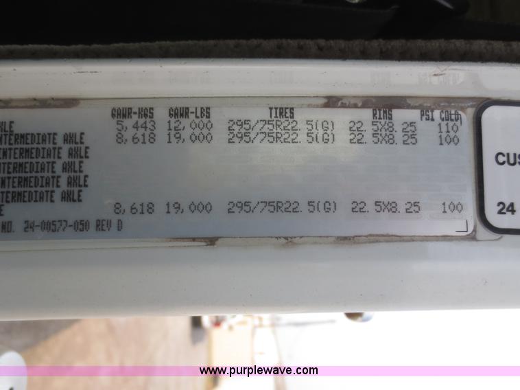 image for item F6852 1999 Freightliner FLD semi truck