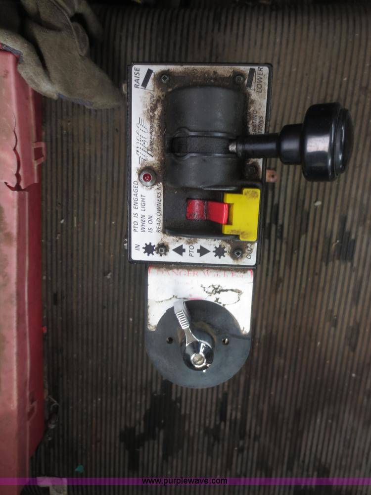 image for item F6852 1999 Freightliner FLD semi truck