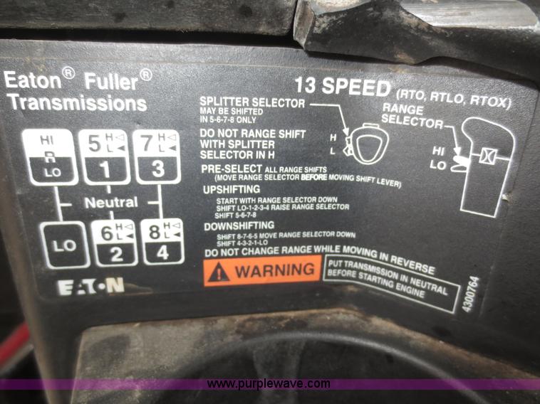 image for item F6852 1999 Freightliner FLD semi truck