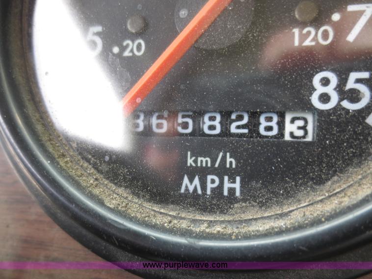 image for item F6852 1999 Freightliner FLD semi truck