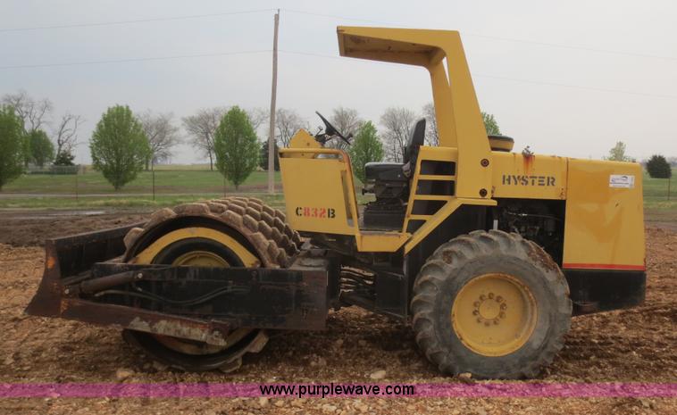 image for item F6854 Hyster C832B vibratory pad foot roller