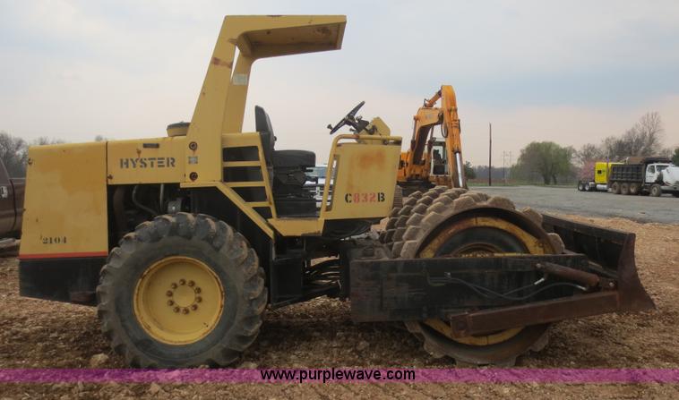 image for item F6854 Hyster C832B vibratory pad foot roller