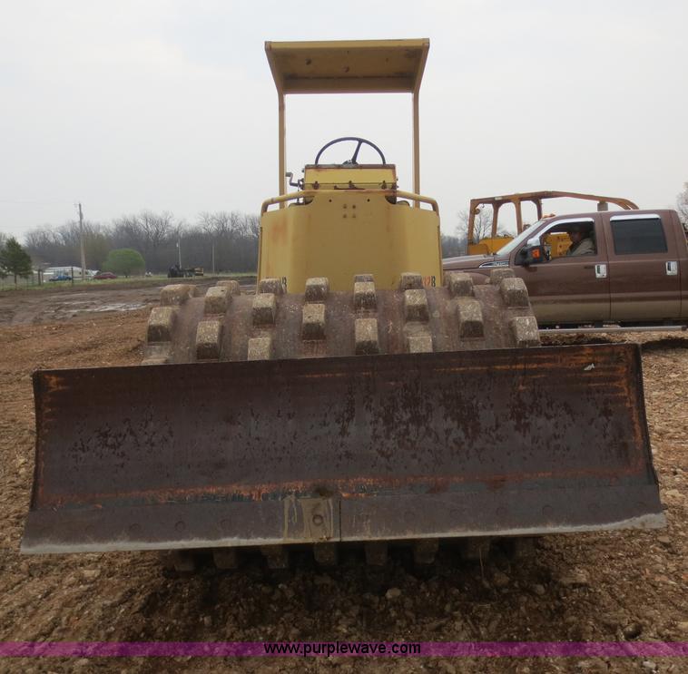 image for item F6854 Hyster C832B vibratory pad foot roller