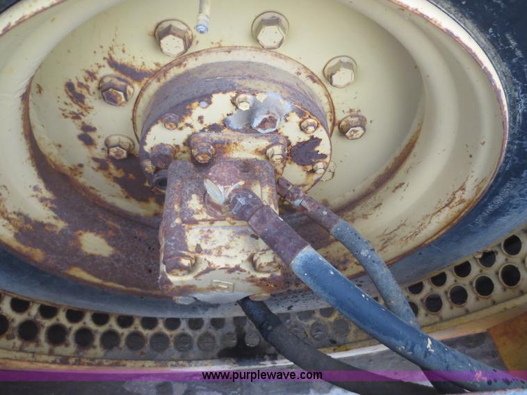 image for item F6854 Hyster C832B vibratory pad foot roller