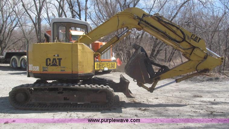 image for item F7318 1994 Caterpillar 307SSR mini excavator