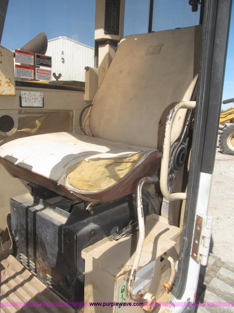 image for item F7318 1994 Caterpillar 307SSR mini excavator