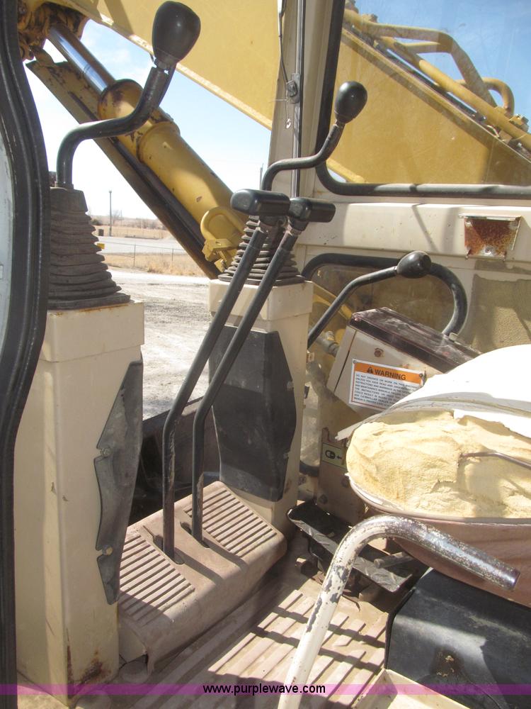 image for item F7318 1994 Caterpillar 307SSR mini excavator