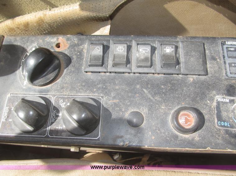 image for item F7318 1994 Caterpillar 307SSR mini excavator