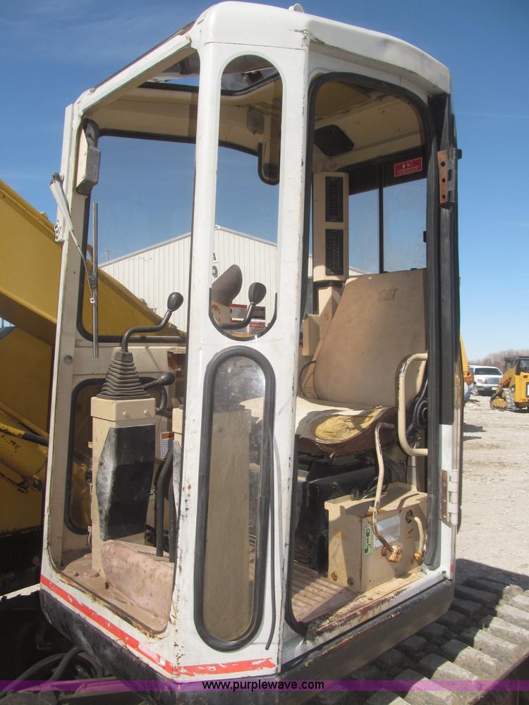 image for item F7318 1994 Caterpillar 307SSR mini excavator